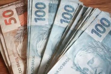 notas de cem reais
