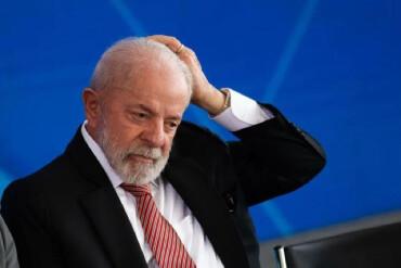 Lula mao na cabeca